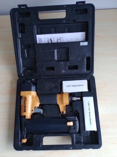 Bostitch SB 2 in 1 - Комбиниран пистолет за коване на игли и скоби