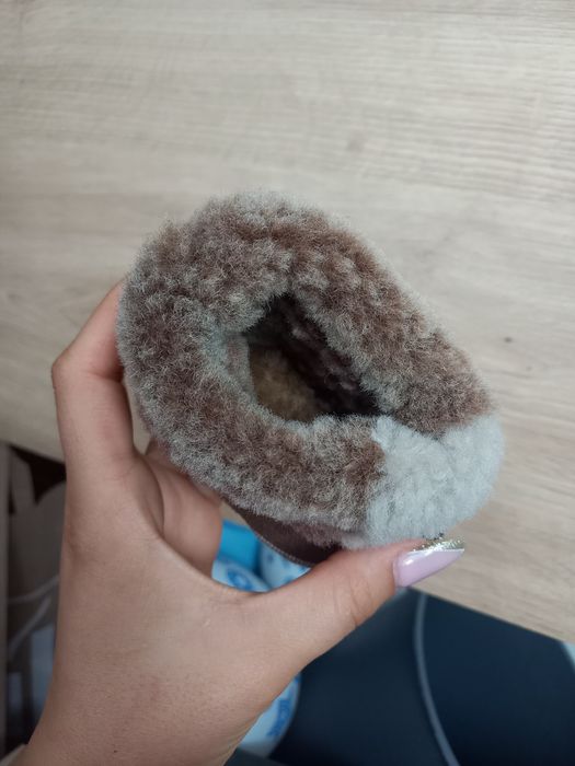 Бебешки буйки от агнешка кожа