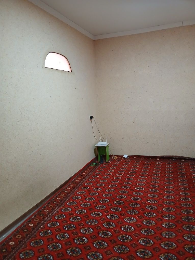 2.20 sotixli hovli sotiladi. Eski shahar Ark qo'rg'oni orqasida.