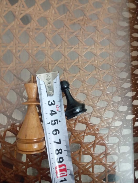 Шах с дървени фигури