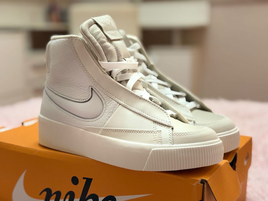 Чисто нови маратонки                    
Nike W BLAZER MID VICTORY