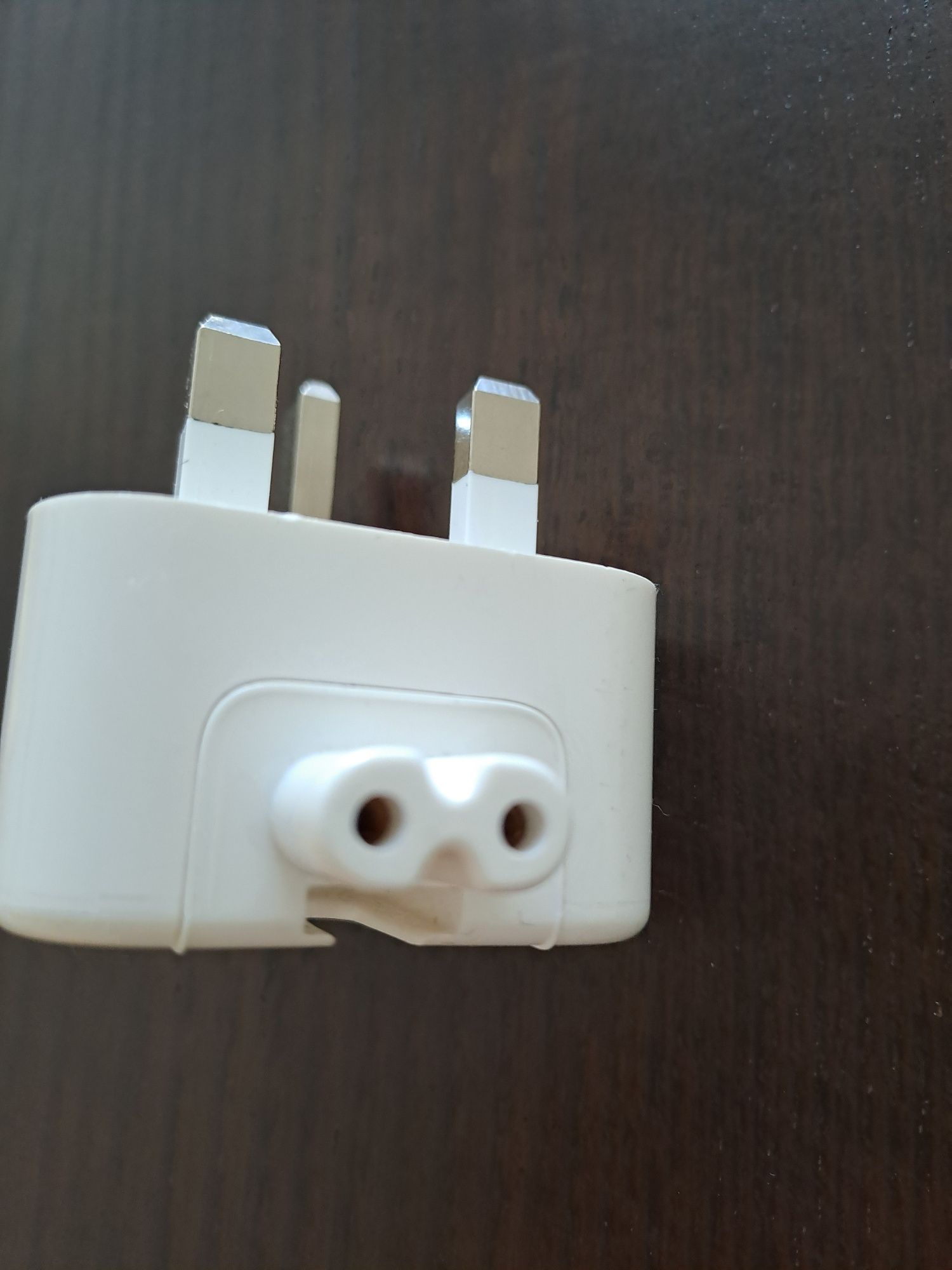 Вилка(plug) для устройств Apple в Англии. Хаб-адаптер USB