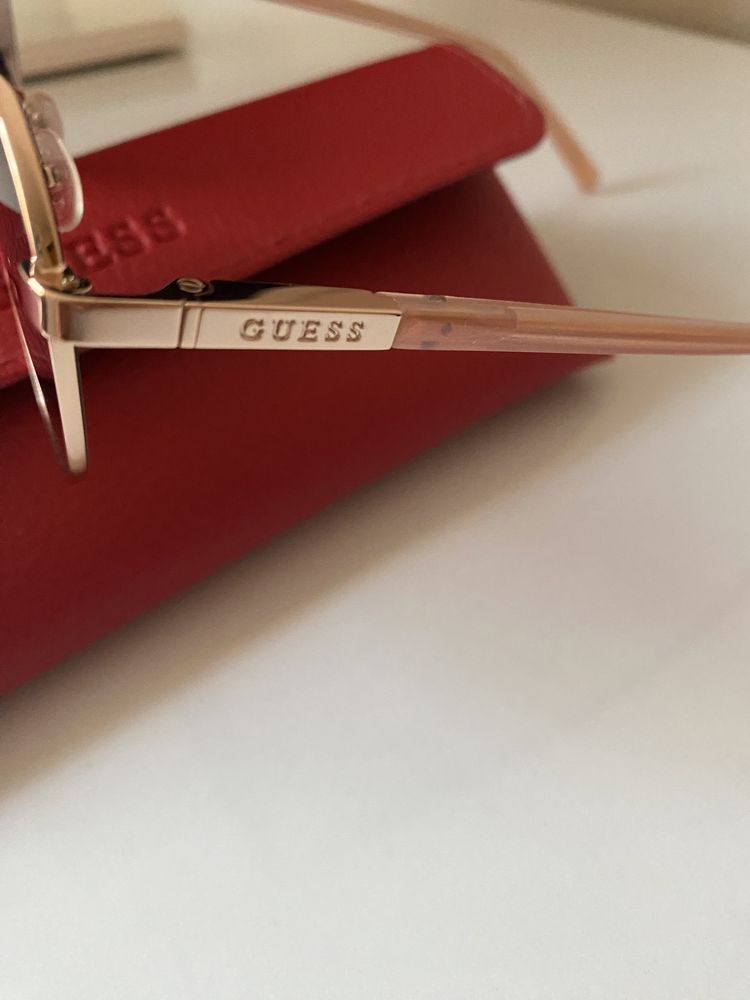 Дамзси слънчеви очила Guess