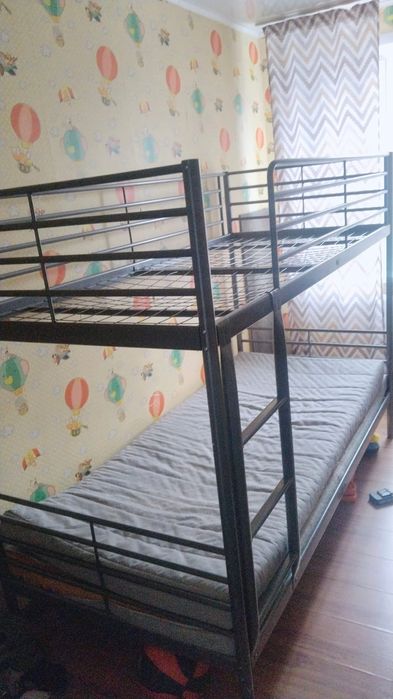 Продам кровать железную двухярусную