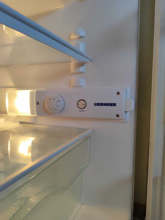 Продава се хладилник Liebherr с фризер, в отлично състояние!