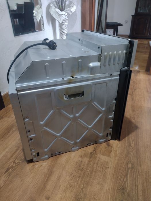 Продавам фурна за вграждане Whirlpool