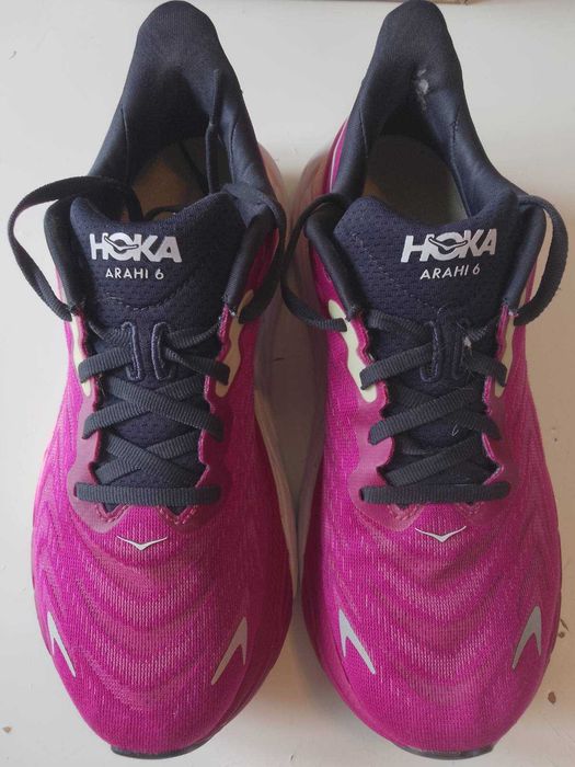 Маратонки Hoka ARAHI 6