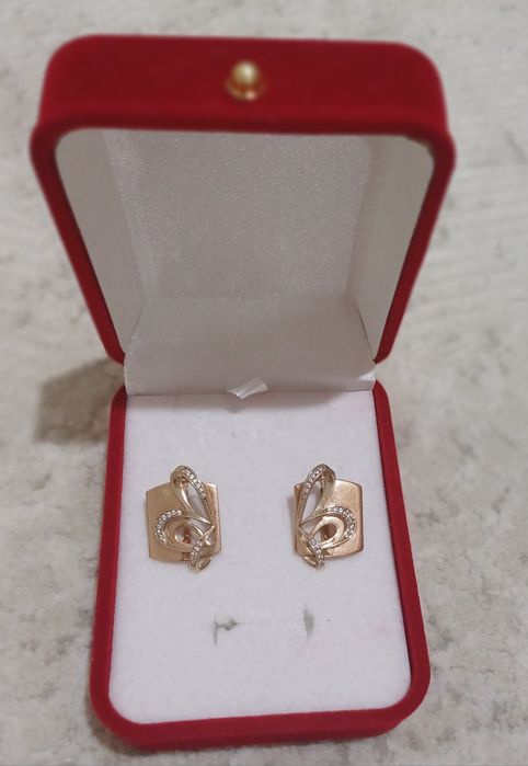 Золотые серьги 585