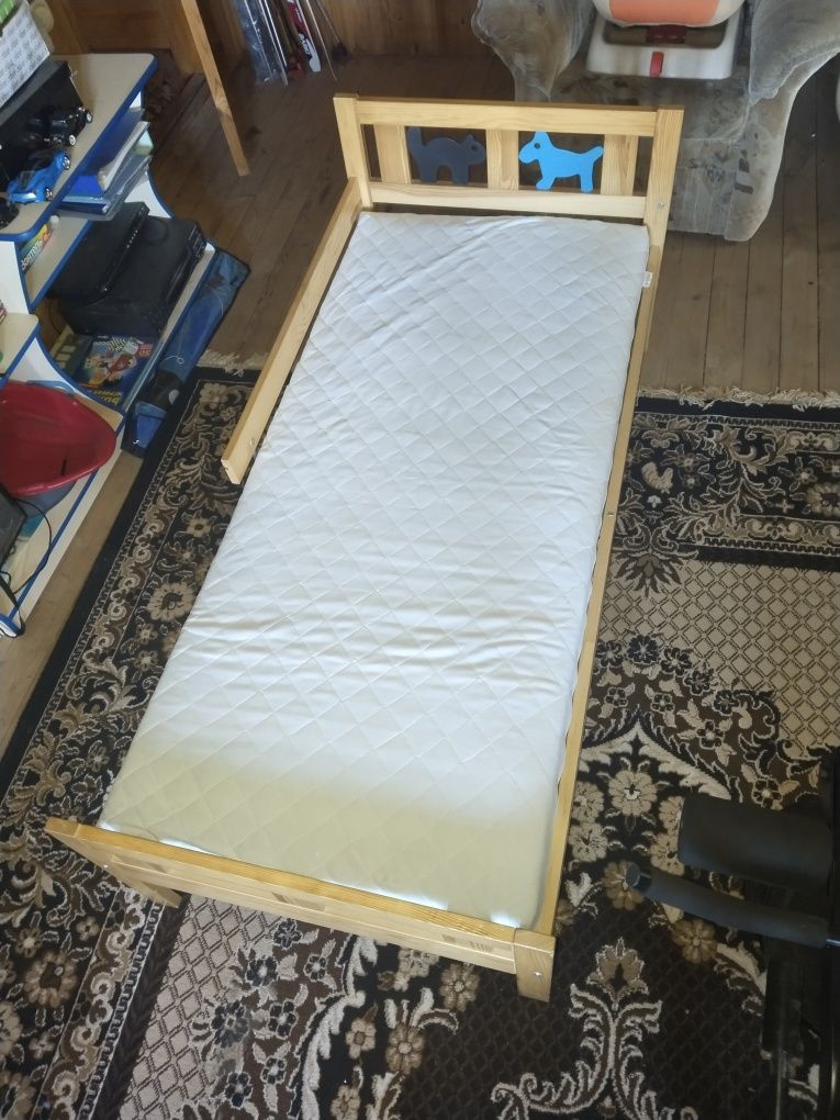 Отличная  кровать из Ikea