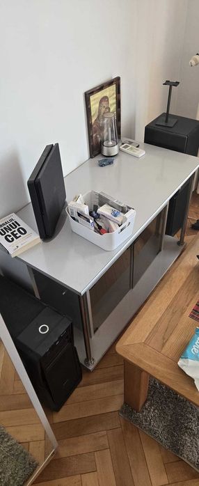 Vand mobila stare buna 1500 lei toate piesele.