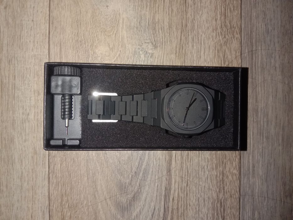 Продаю часы очень хорошие для мужчин подойдут классно