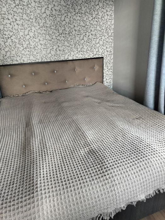 Продам кровать с двумя тумбами