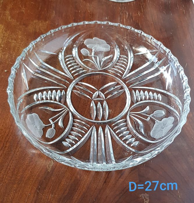 Platouri diferite din cristal