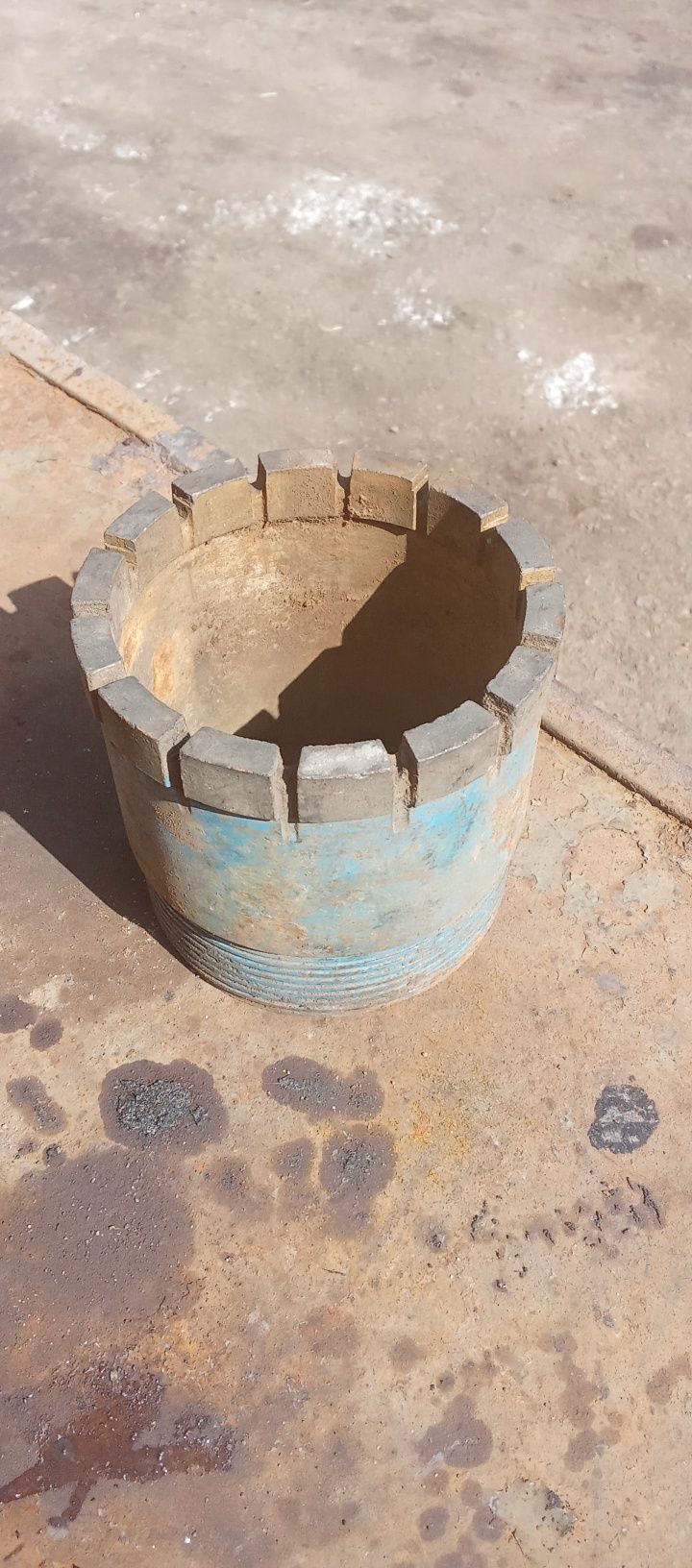 Продам алмазную буровую шарошку коронку