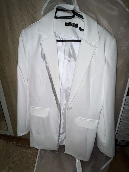 Vand costum dama