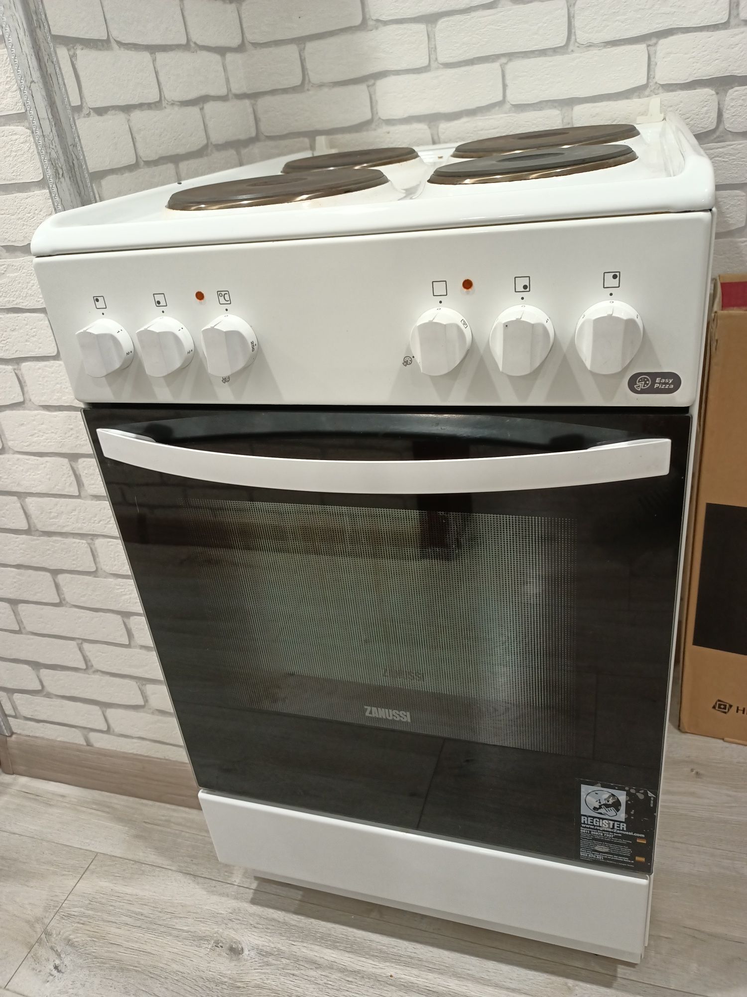 Продам электроплиту ZANUSSI