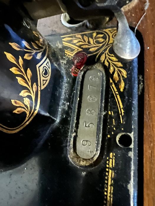 Masina de cosut  antic Vesta