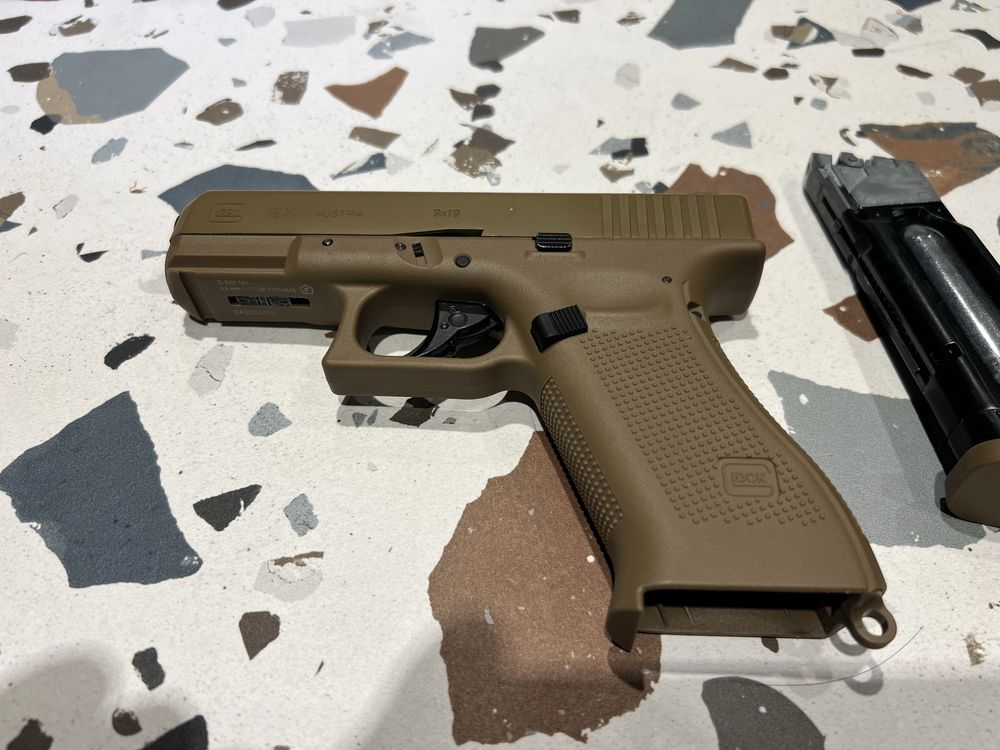Въздушен пистолет Glock19X Coyote