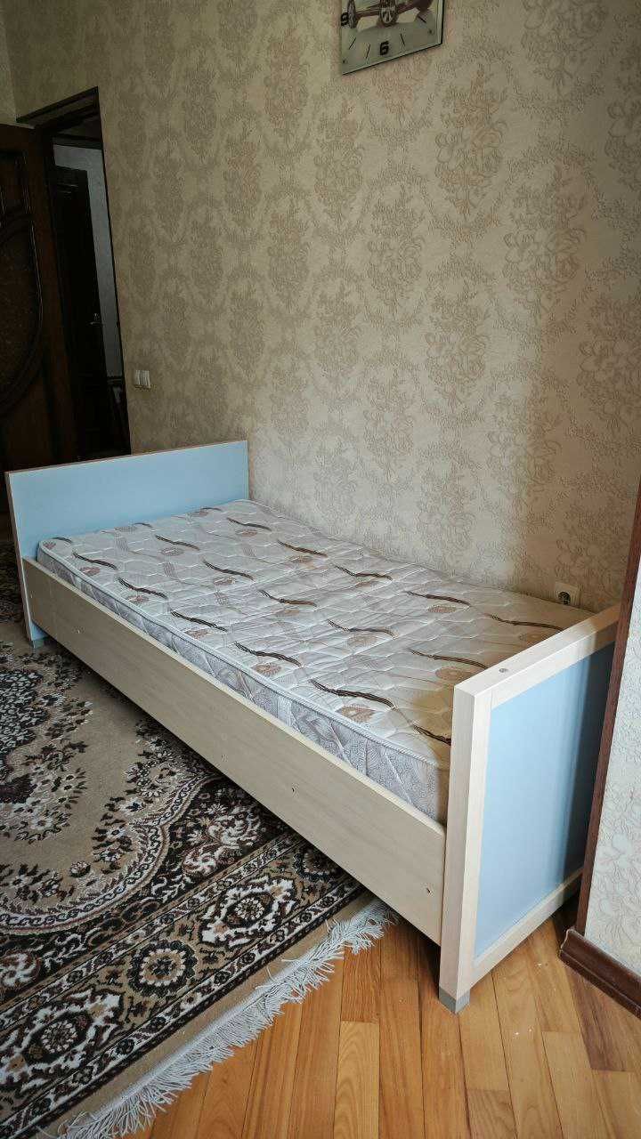 Продается кровати и шкаф