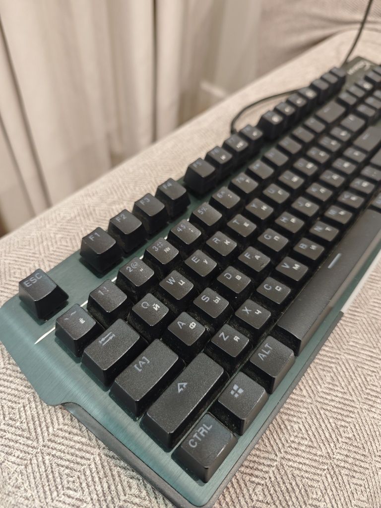 Продам механическую клавиатуру HyperX MKW100