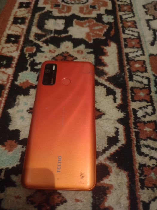 смартфон техно Спарк 5про паметь 64 минус нету отлично работает