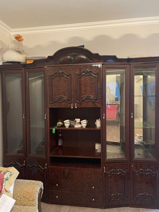 Шкаф в гостиную , в хорошем состоянии