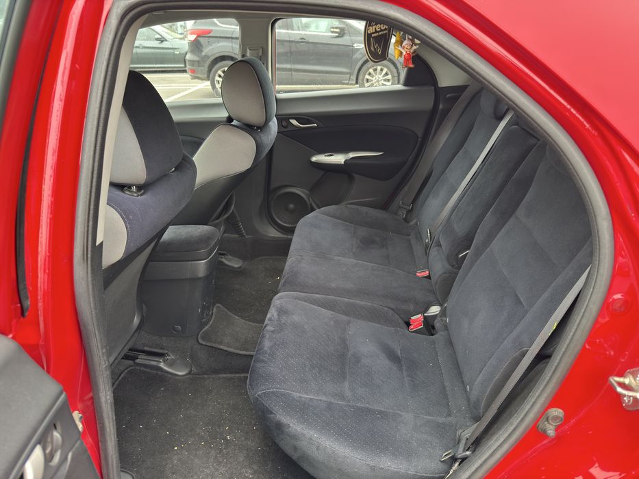 Honda Civic VIII 1.4 MT6