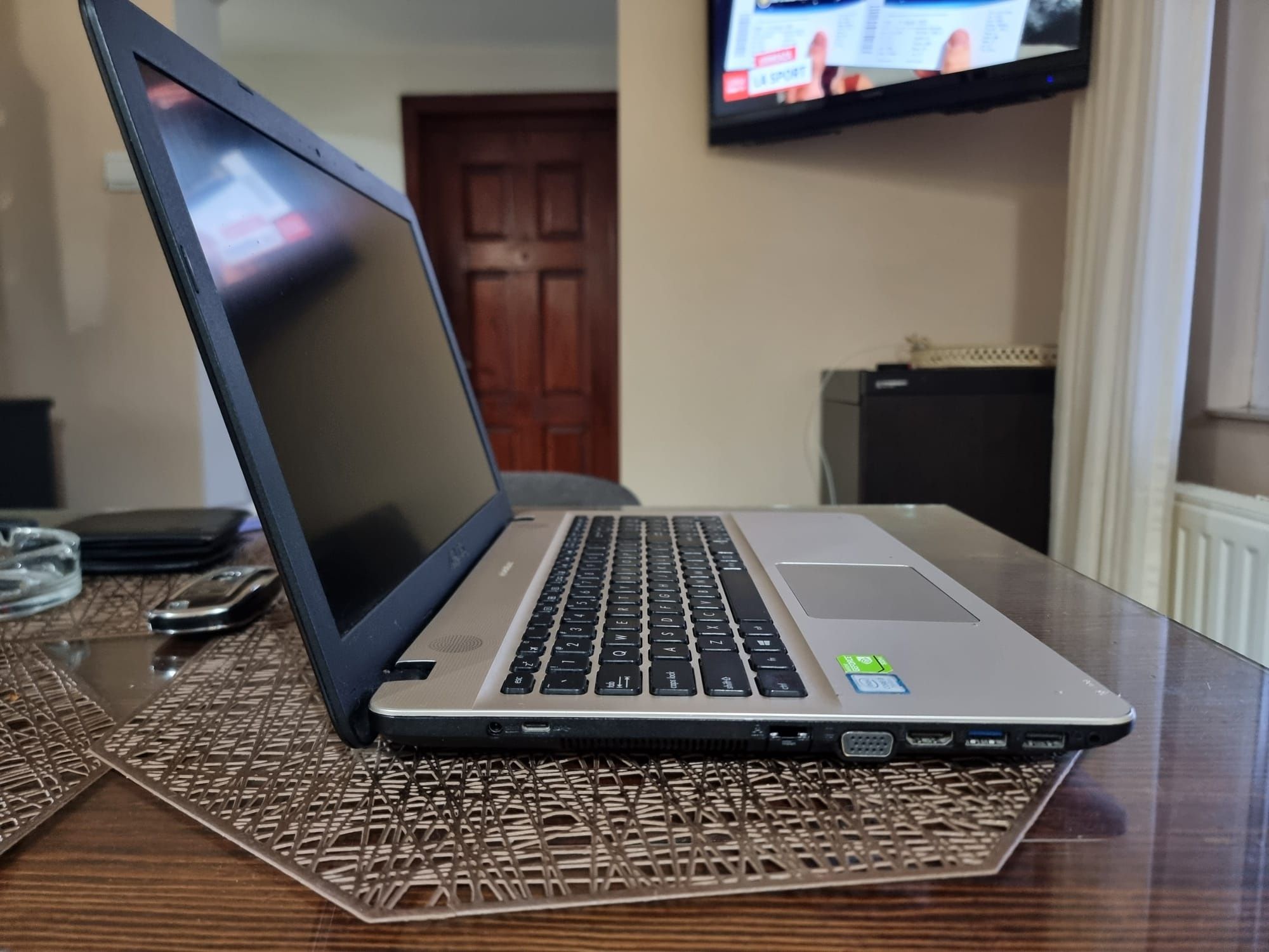 Vând laptop Asus