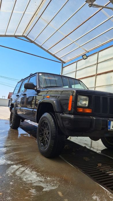 Vând jeep cherokee xj 2.5 diesel