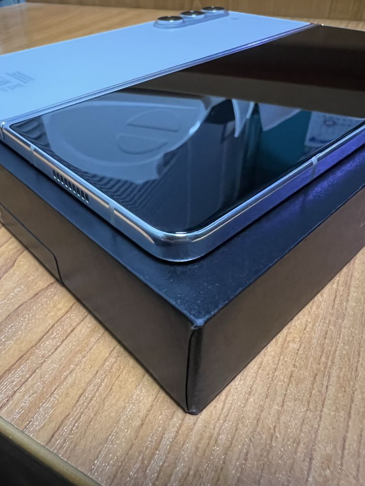 Смартфон Samsung Z fold 5 256GB Cream Чисто нов !!!Гаранция 1 година!