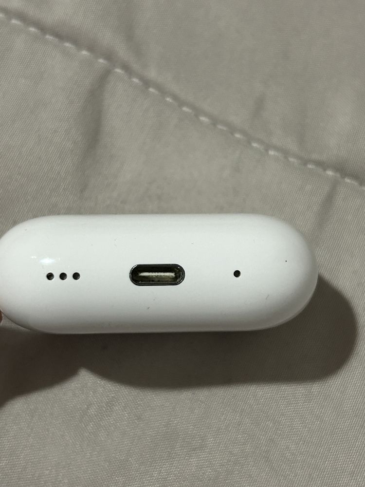 Продавам AirPods pro 2.