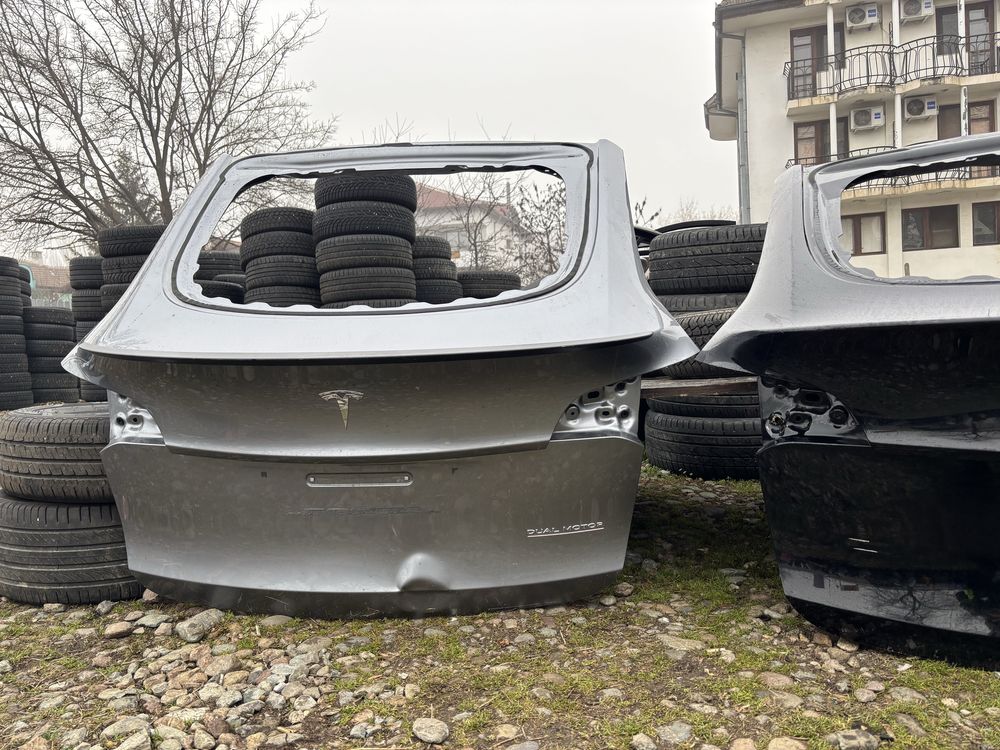 Капак Тесла/Tesla Y