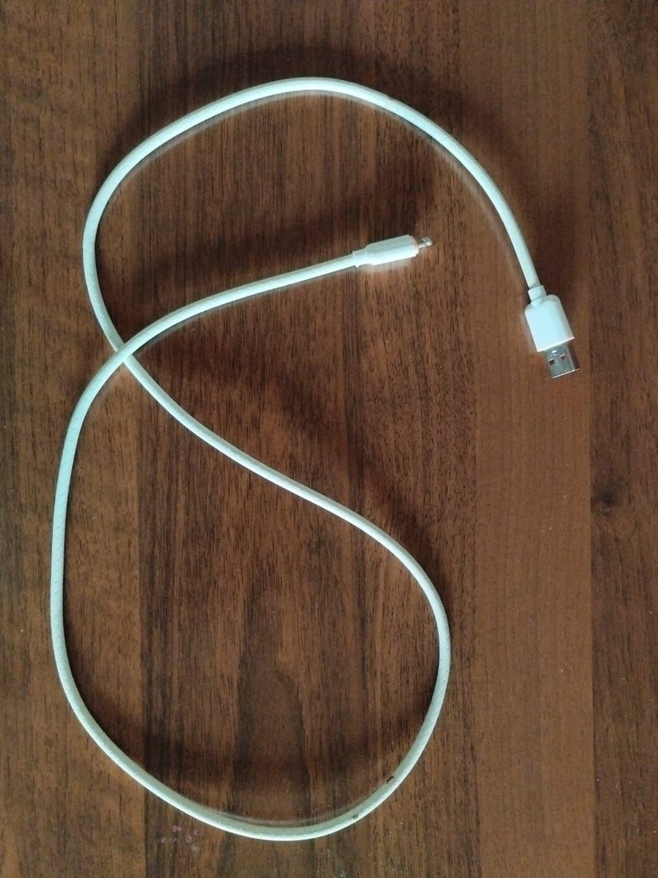 Зарядное устройство 2 Micro-USB и 1 Lightning кабелей