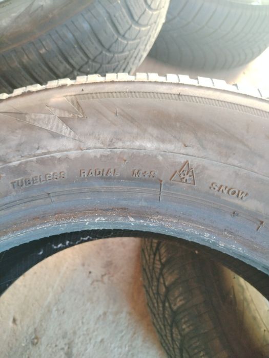 Vând anvelope i iarna