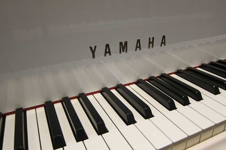 Бял роял YAMAHA - G1 с 2 г. гаранция продава пиано магазин Мелодия