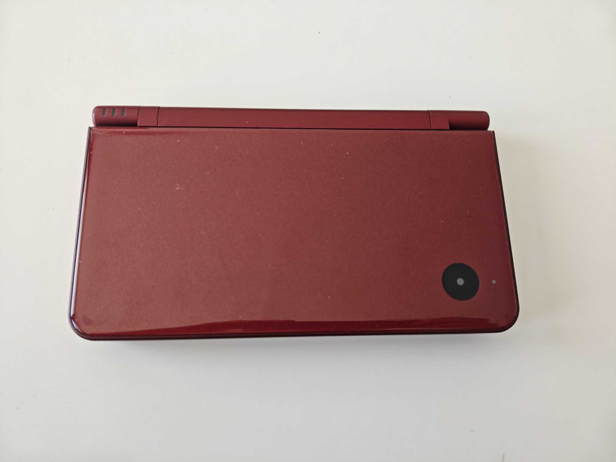 Продавам Nintendo DSi XL с качени много игри