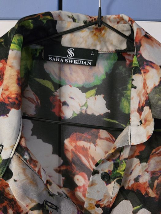 Риза с рози  Sara Sweidan размер  L