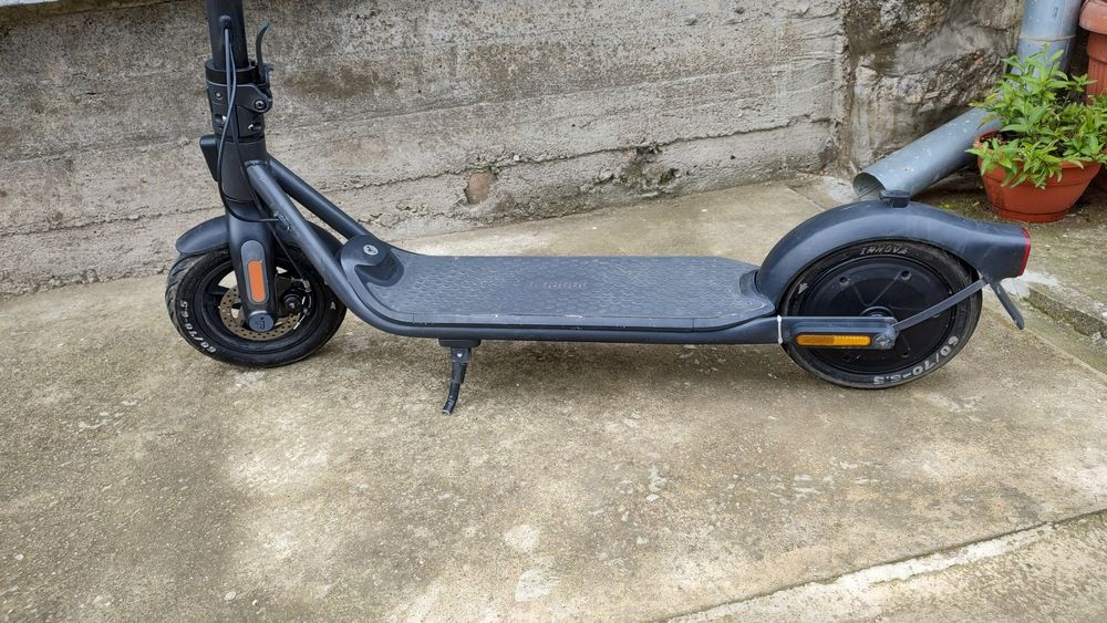 Vând trotineta electrica Ninebot KickScooter F2