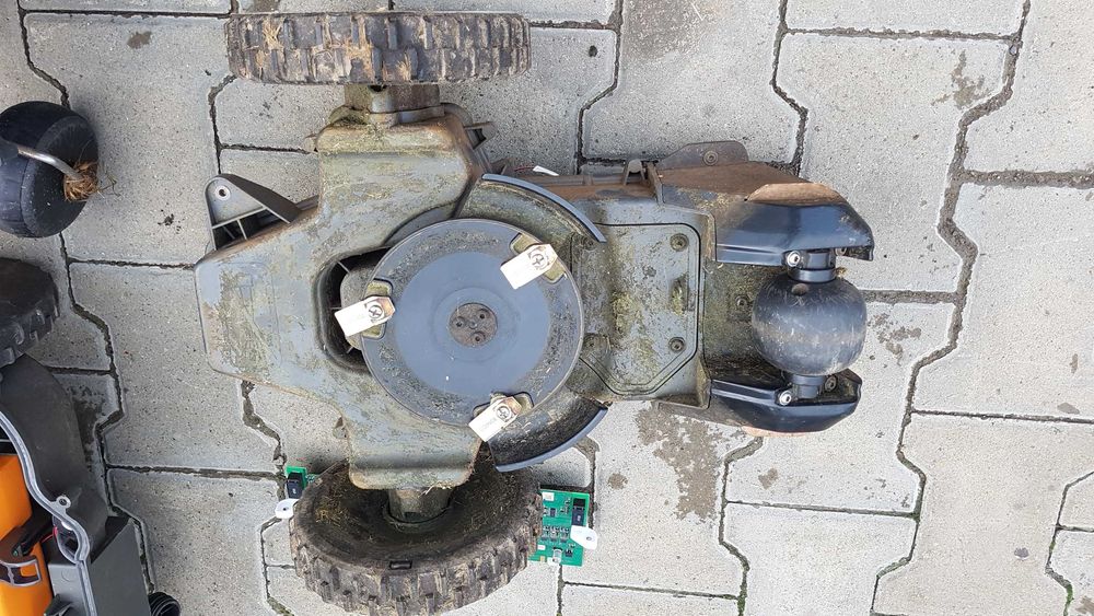 Robot de tuns iarba,Husqvarna, piese,motor,baterie,modul,roti