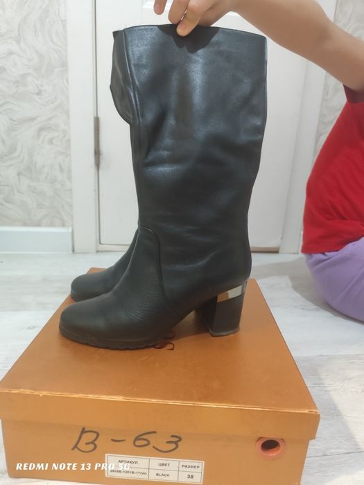 Продам натуральные кожанный сапоги женские 38размер