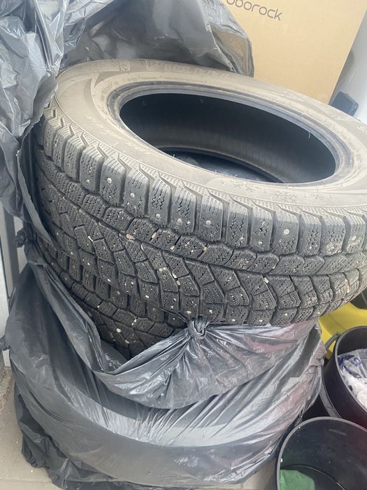 Продам шины шипы