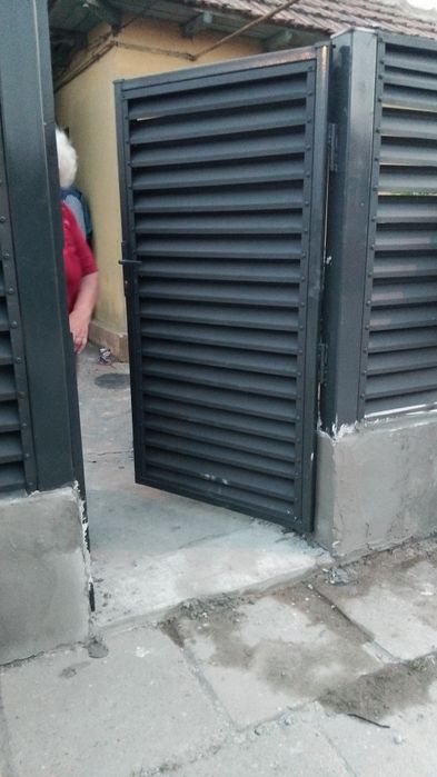 Vand garduri și porți exact după cerințele