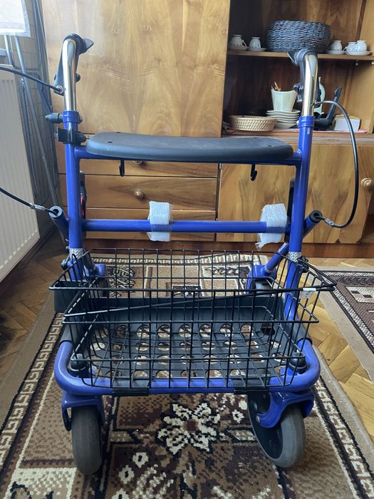 Rolator cu 4 roti sau cadru de mers cu roti