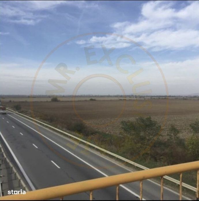 Teren cu deschidere: 44 metri liniari la Autostrada A1