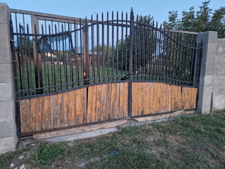 Vănd porți  fier