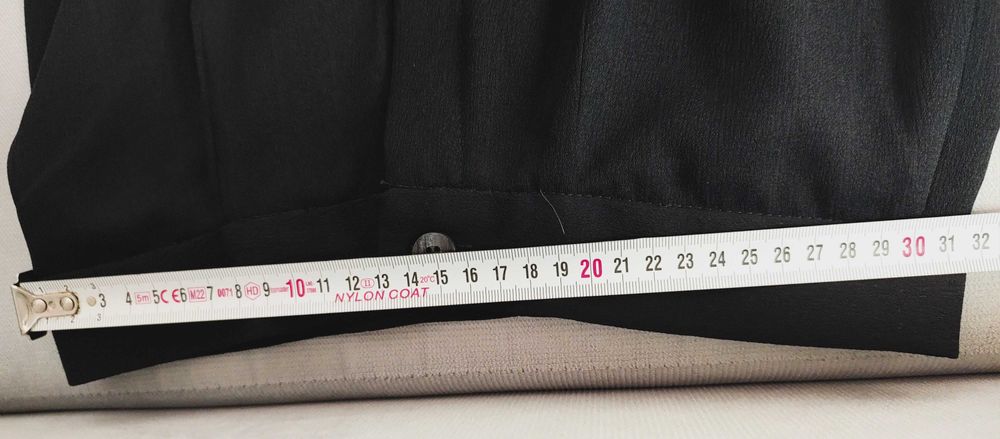 Подарявам два дамски костюма