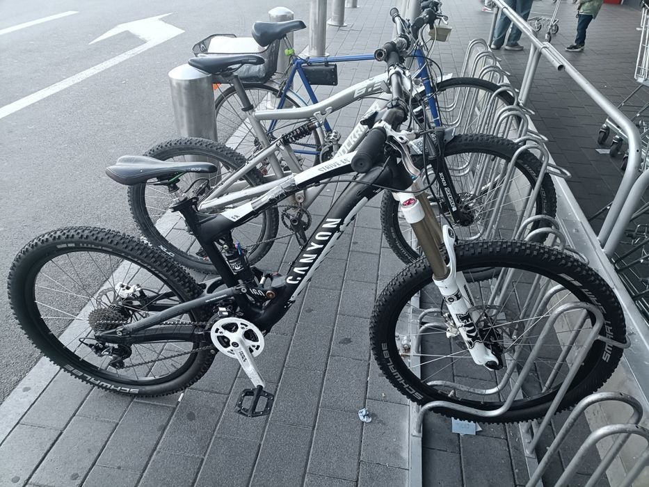 Bicicleta full suspension
