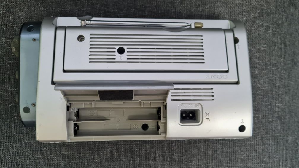 Портативно радио Sony icf-704s