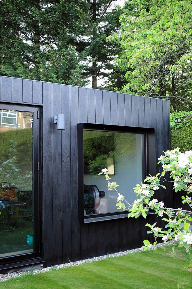 Container modular imbracat in lambriu negru model nou pentru gradina