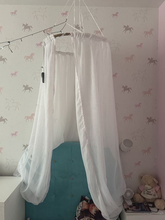 Балдахин за легло